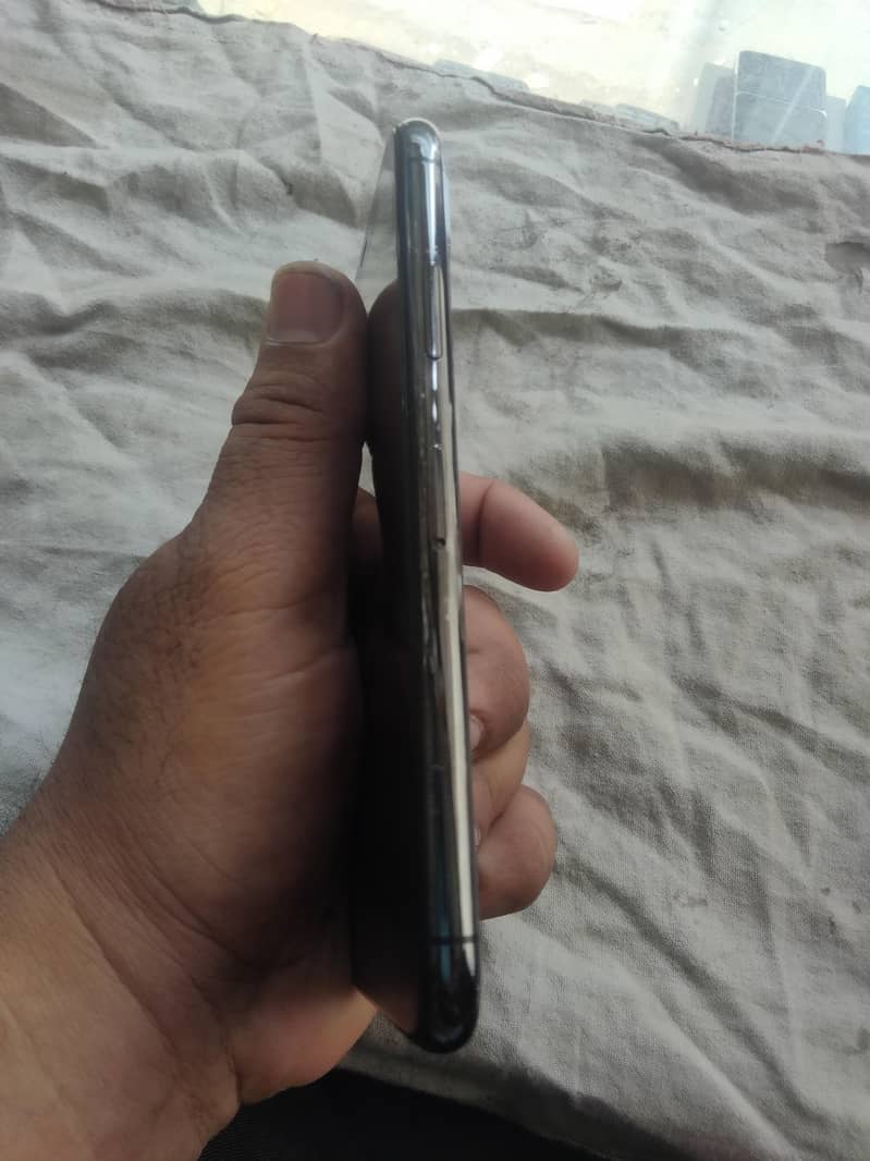 Apple iPhone X 4