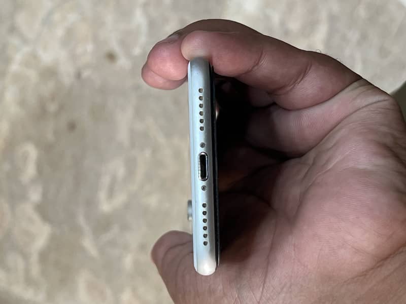 Apple iPhone SE 2second generation 0
