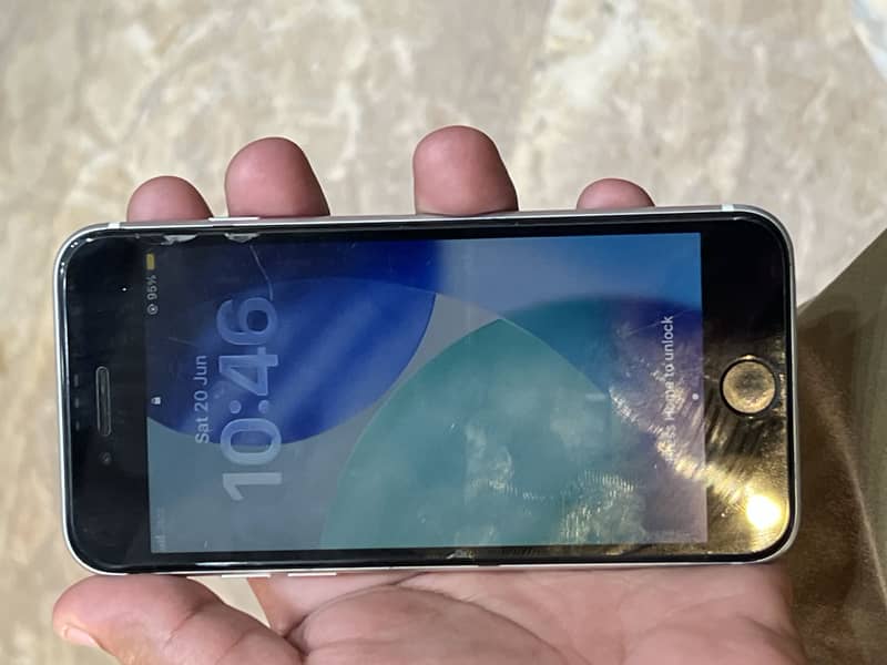 Apple iPhone SE 2second generation 1