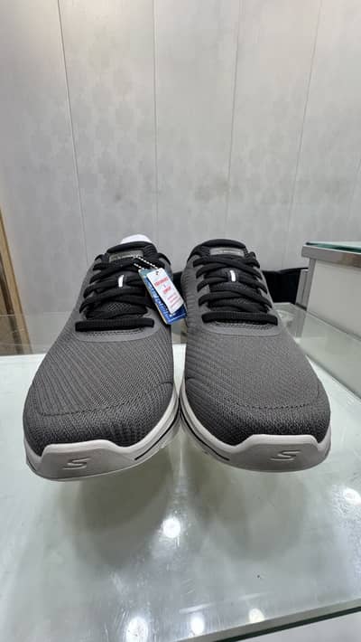 Skechers Men's Go Walk 8 Pate Hands Free Slip-ins Sneaker size eu43