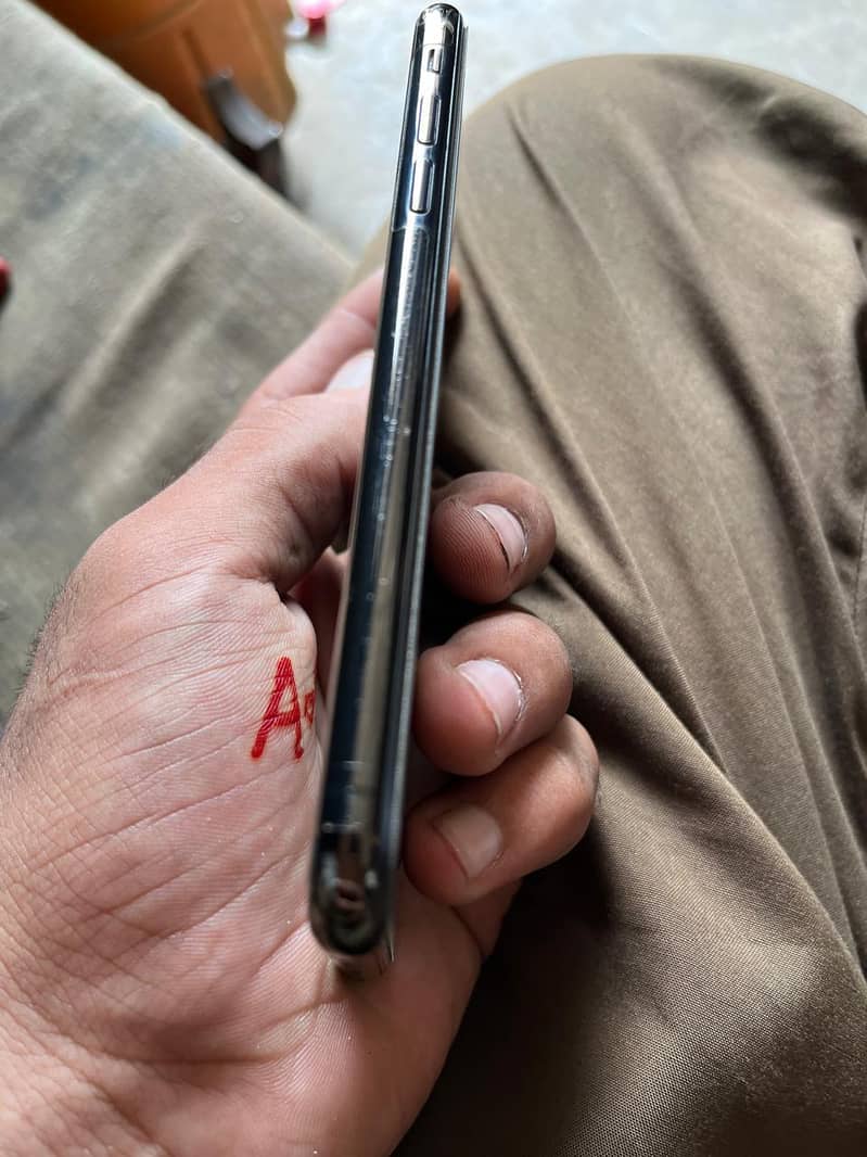 Apple iPhone X 3