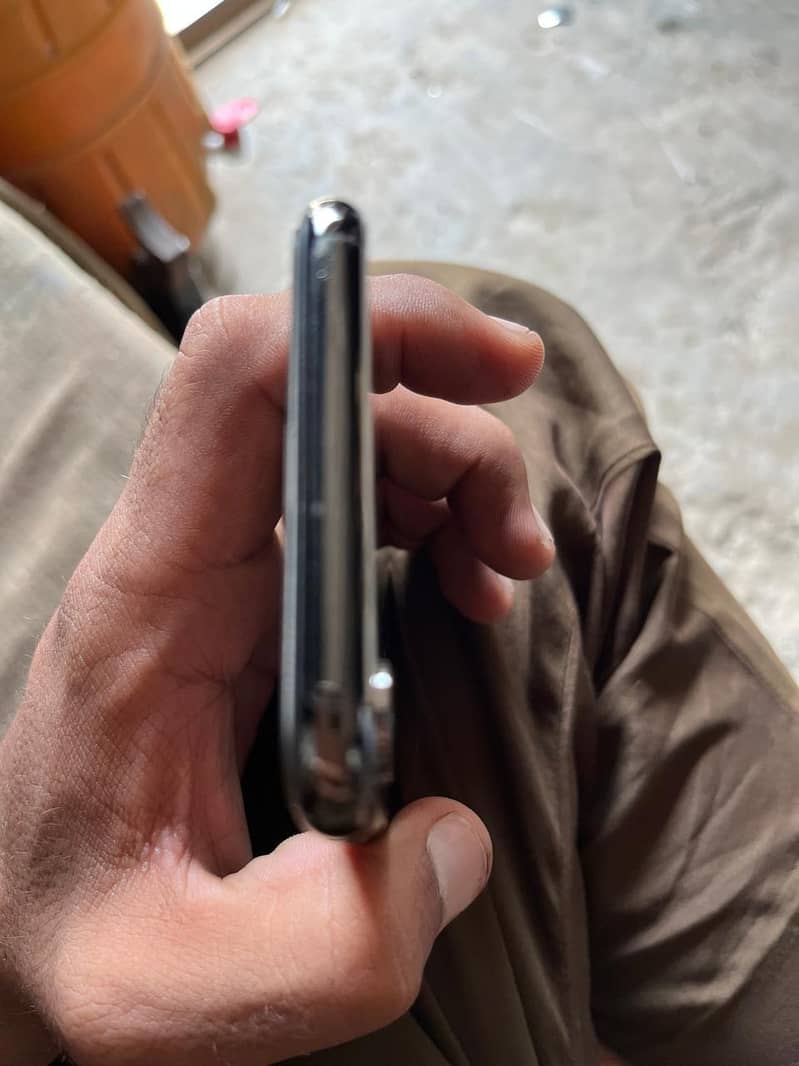 Apple iPhone X 5