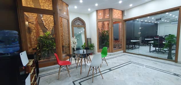 10 Person/seats ready-to-move coworking office in Johar Town