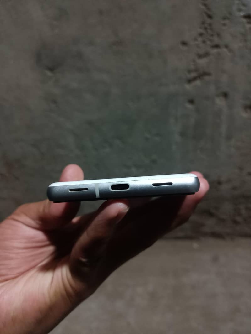Google Pixel 7a 3