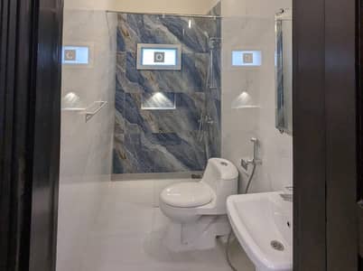 DHA PHASE 8 500 Yards Lower Portion for Rent