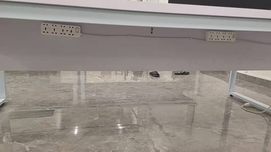 Workstastion Table for 4-6 people. Dimentions: [8ft x 4ft] Qty:[10]