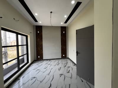 8 Marla Beautiful Ground Floor Available
