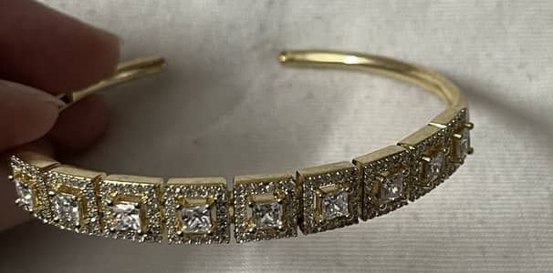 Brand new bracelets for girls, skin friendly easy to wear on any occ