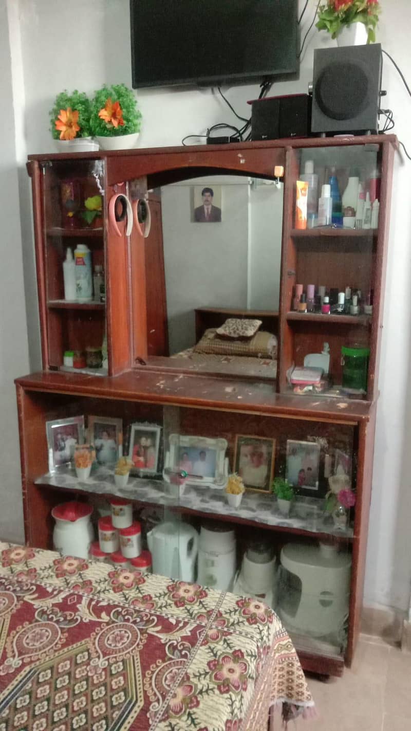 Dressing Table Full Mirror & Two Storage Rack Attached Divider 1