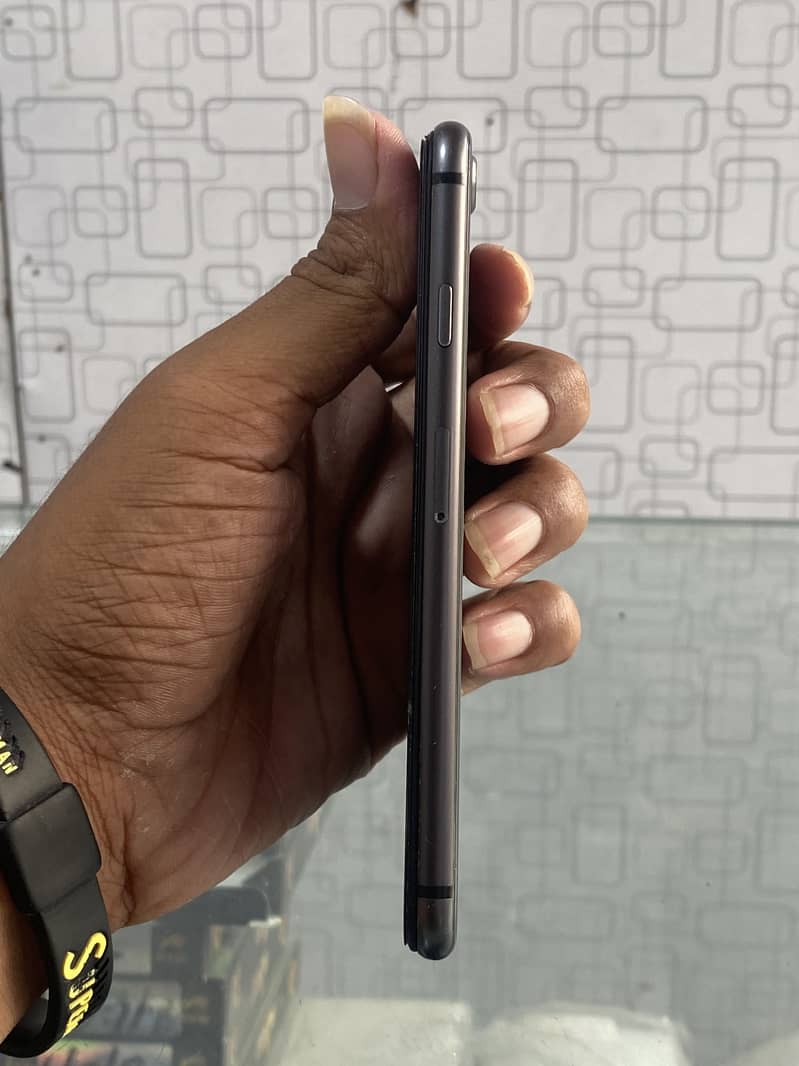 Apple iPhone 8 3