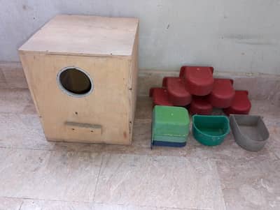 Breeding box with food bowl