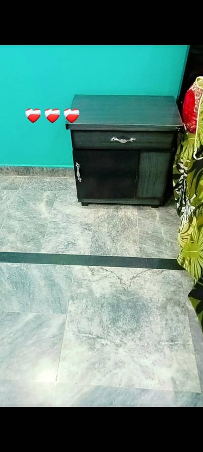 used bed 6 to 8 month bed two side tables