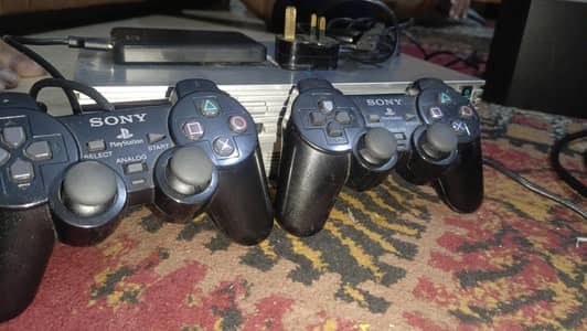 Ps2 fat 2 controllers with games