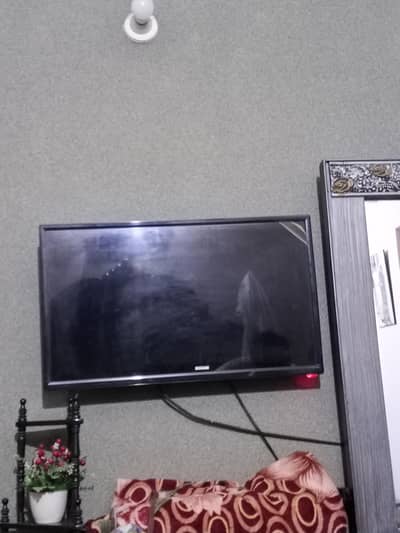 LCD non android 32 inch company Samsung