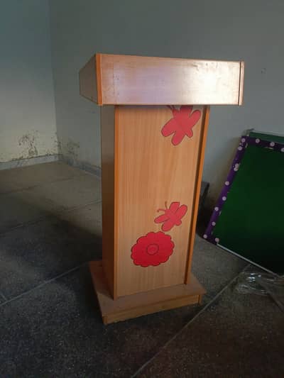 Podium, Rostrum, Dice