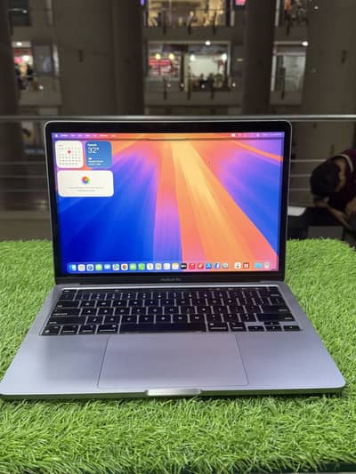 Apple MacBook Pro M2  2022 touch bar