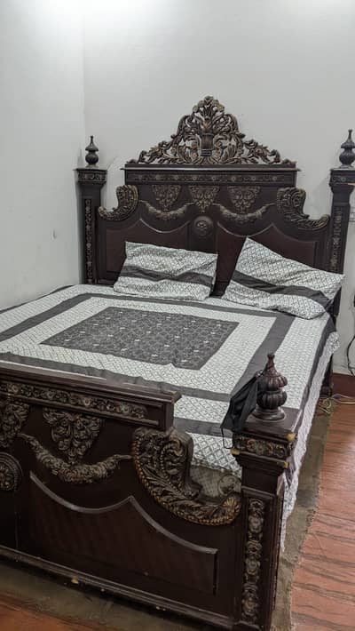 15 years old carved bed + dressing set mix wood Lahore.
