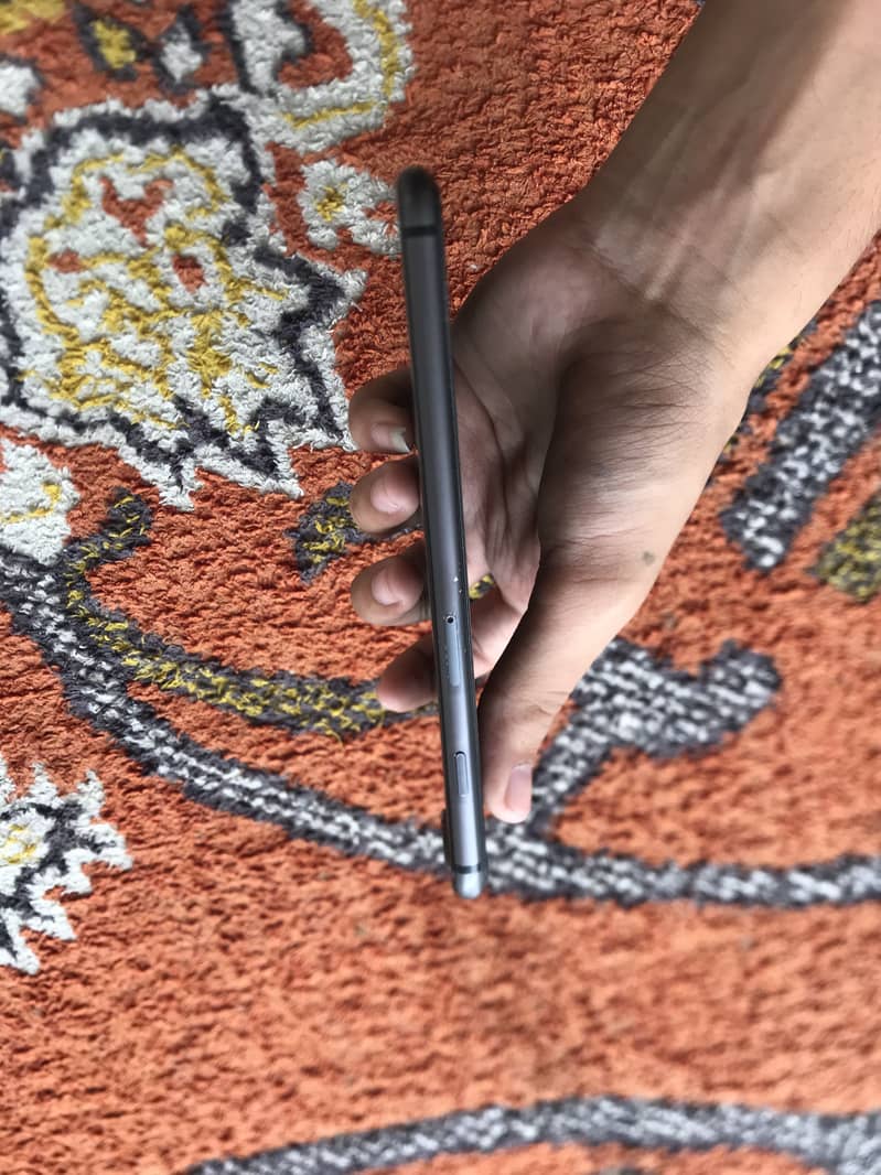 Apple iPhone 8 Plus 1