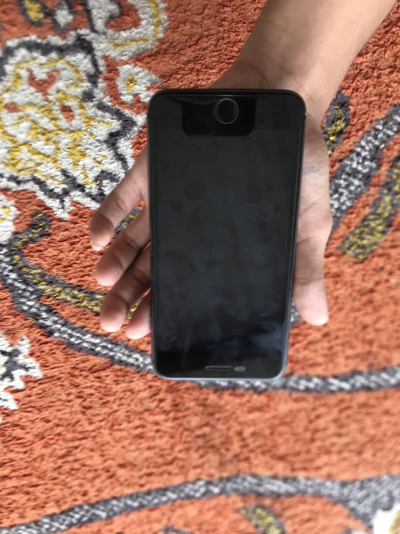 Apple iPhone 8 Plus 3