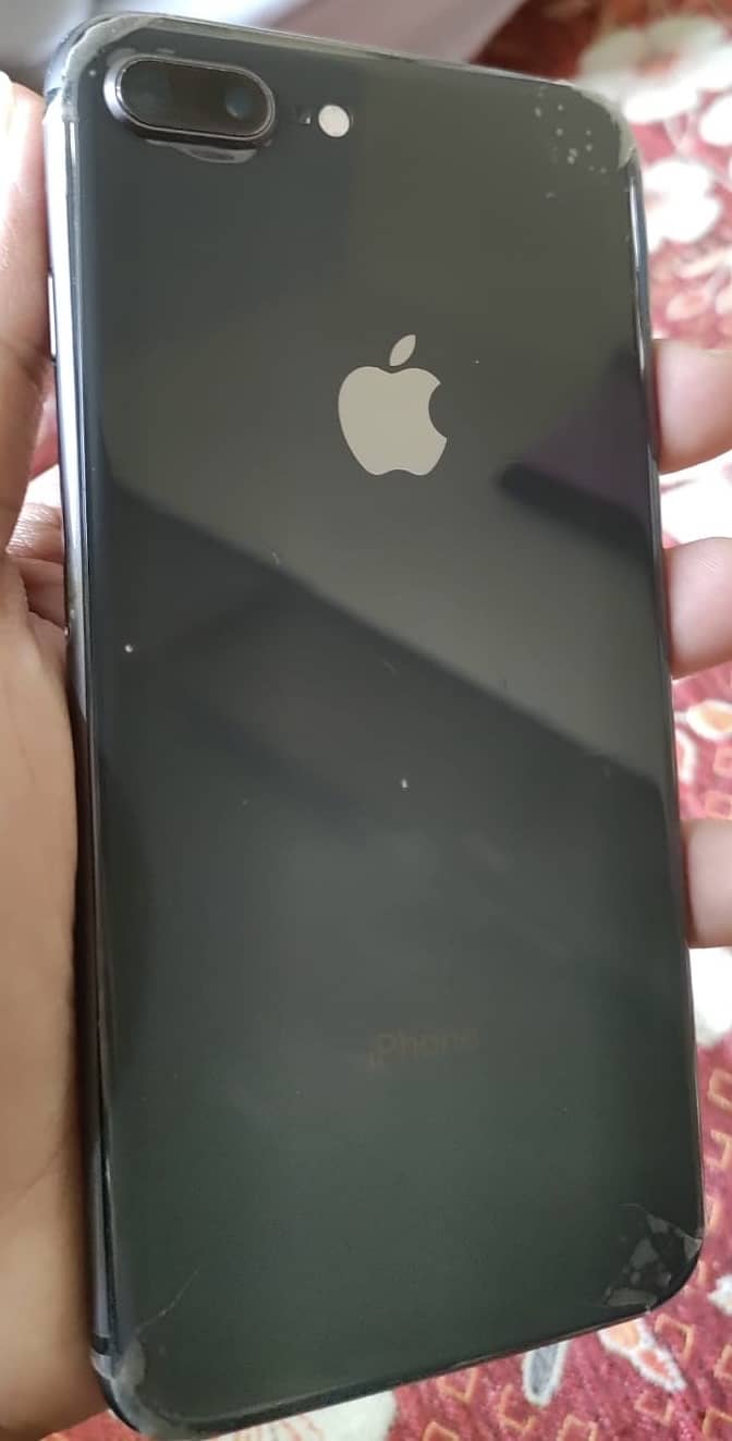 Apple iPhone 8 Plus 1