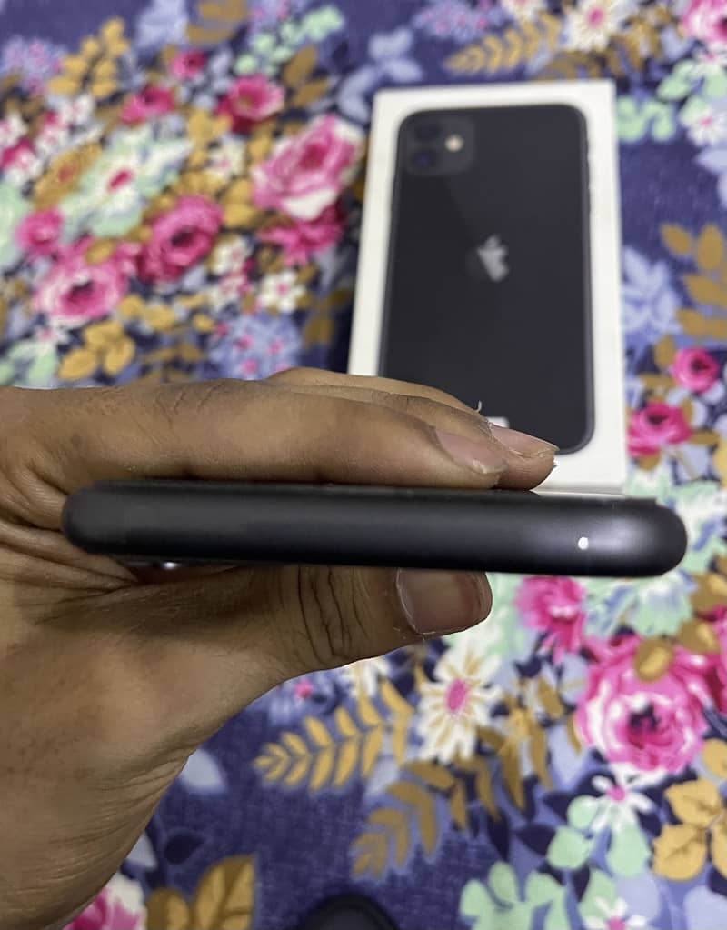 Apple iPhone 11 4