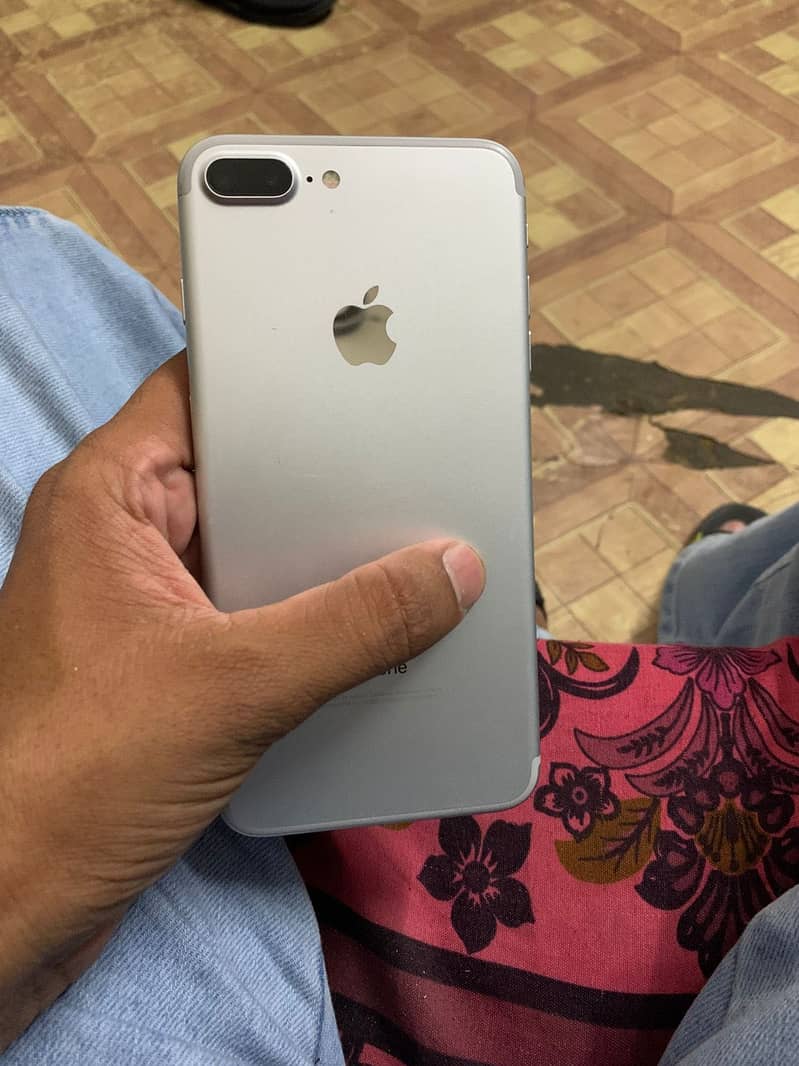 Apple iPhone 7 Plus 0
