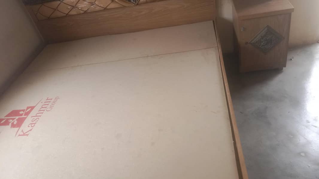 only bed do side table 4