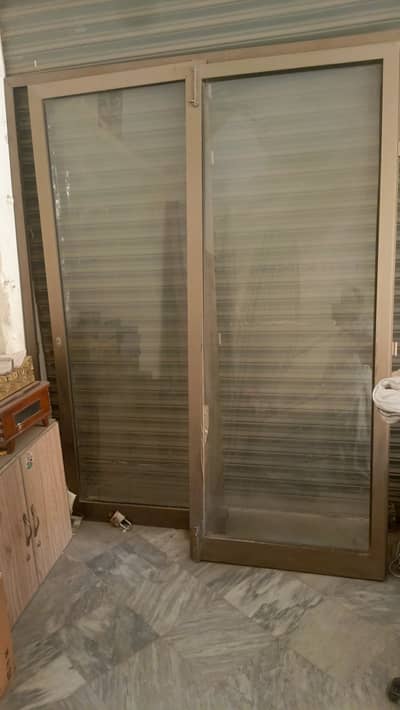 Aluminum door 6x7 taareeban urgent for sale
