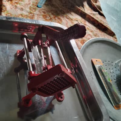 potato cutting machine and 2 steel trays 1 circle oil staner