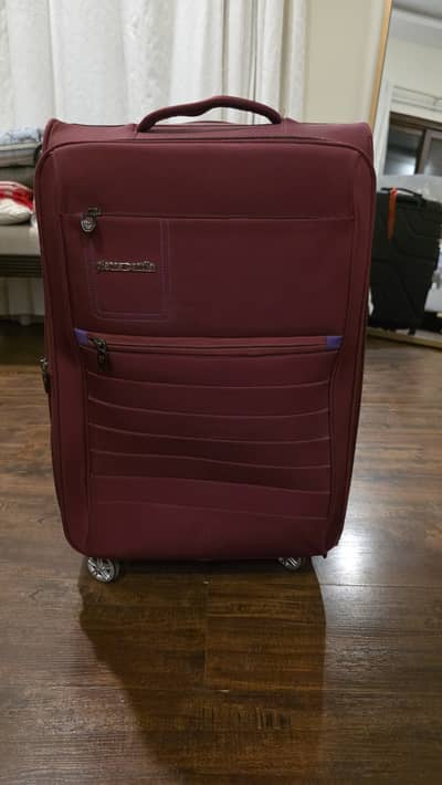 Medium suitcase