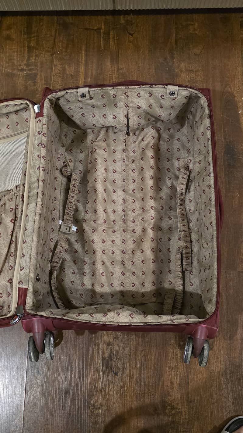 Medium suitcase 2