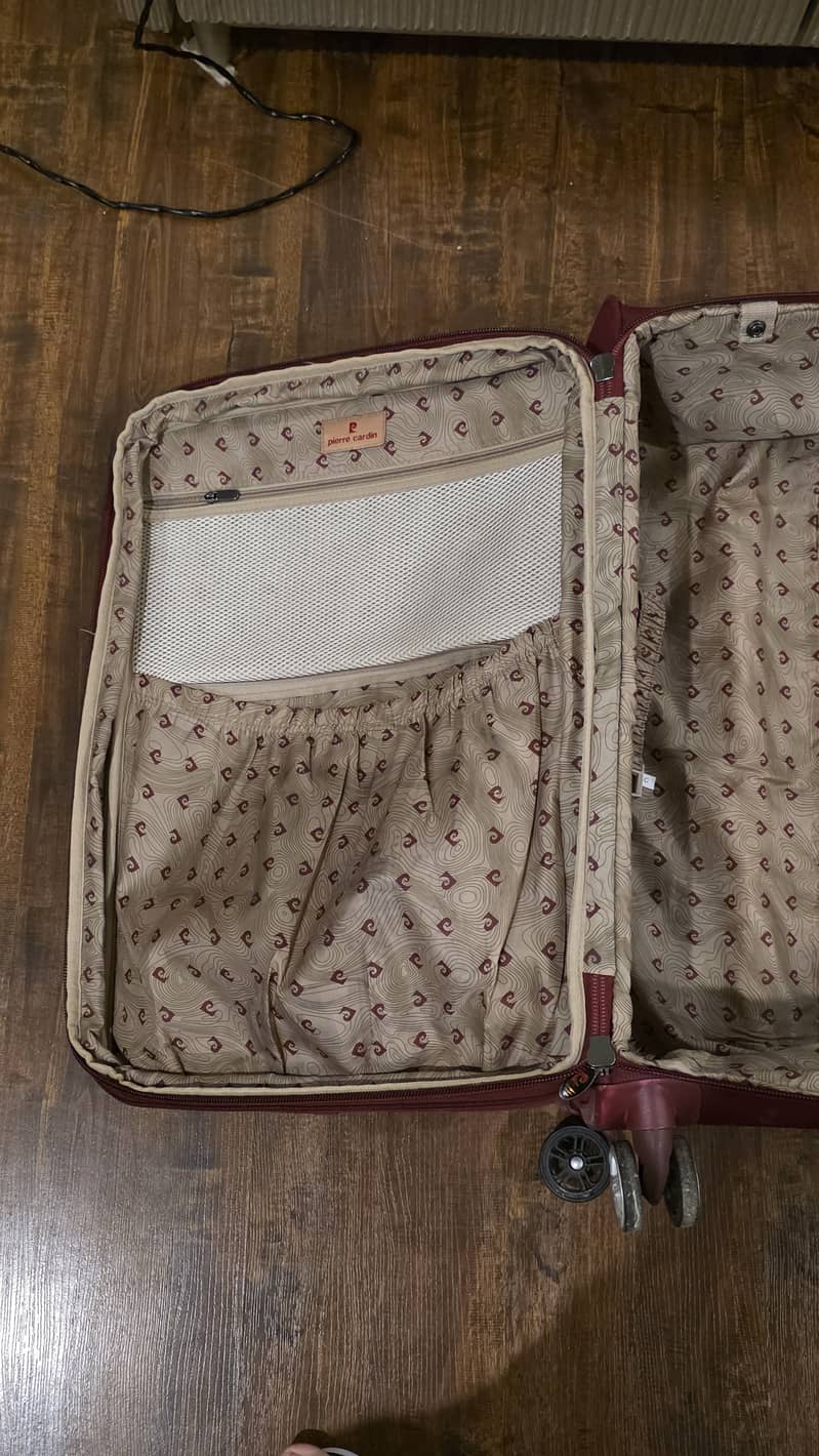 Medium suitcase 3