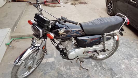 Honda 125 black color