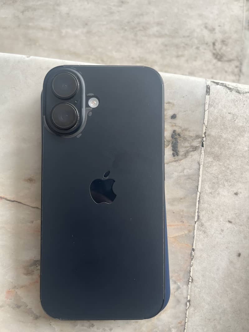 Apple iPhone 16 1
