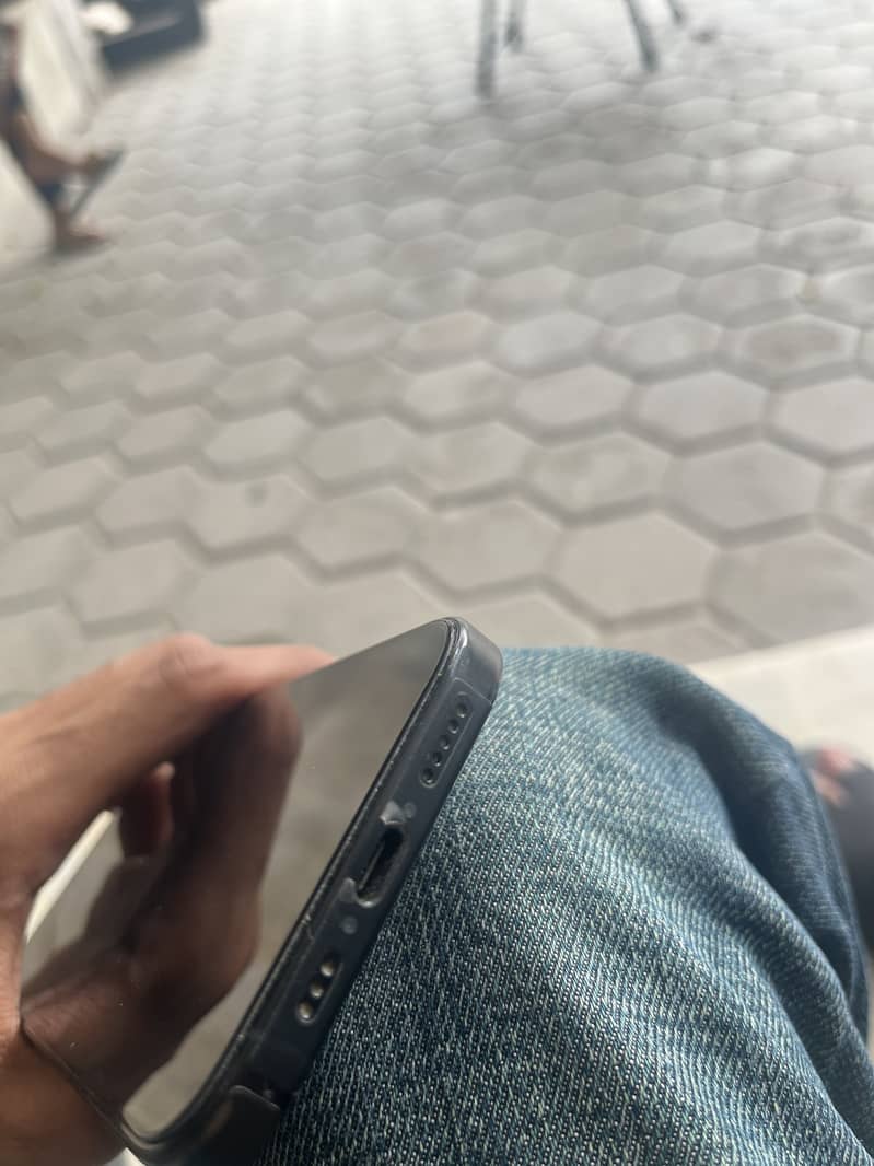 Apple iPhone 16 2