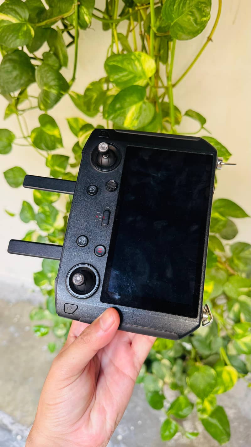 DJI RC Pro 1