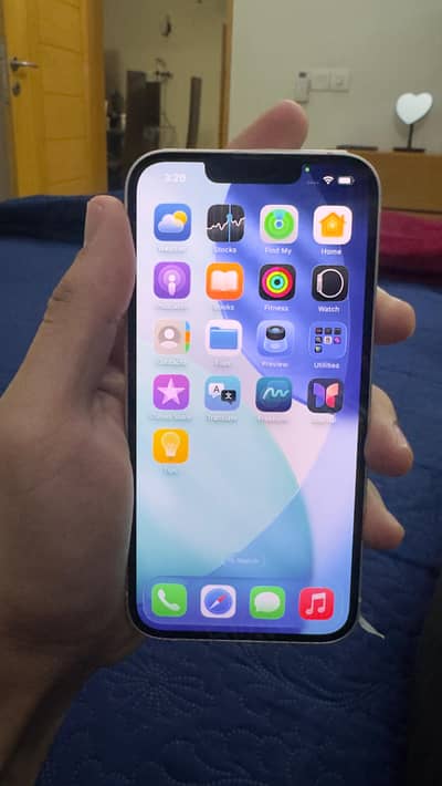 Apple iPhone 13