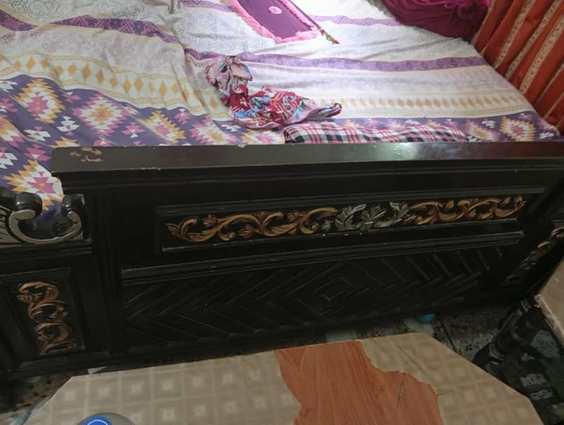 ایک عدد بیک اور سائیڈ ٹیبل کن سائز میں فارم کا گدھا بھی 7