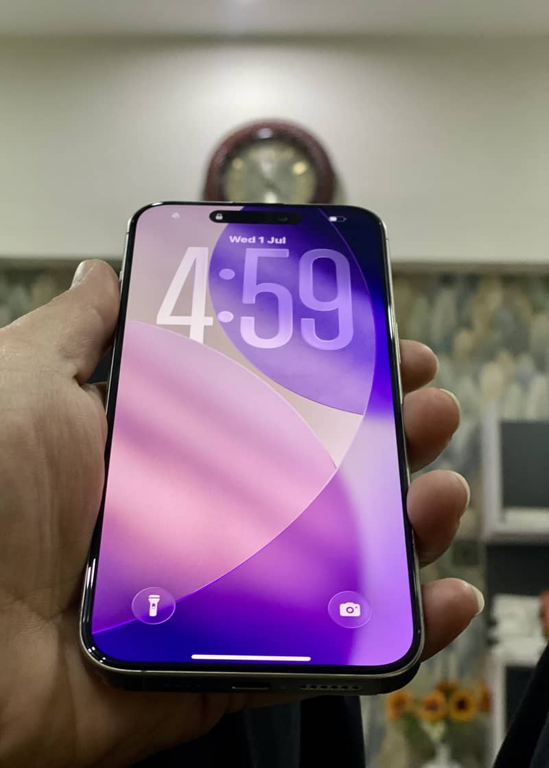 Apple iPhone 15 Pro Max 0