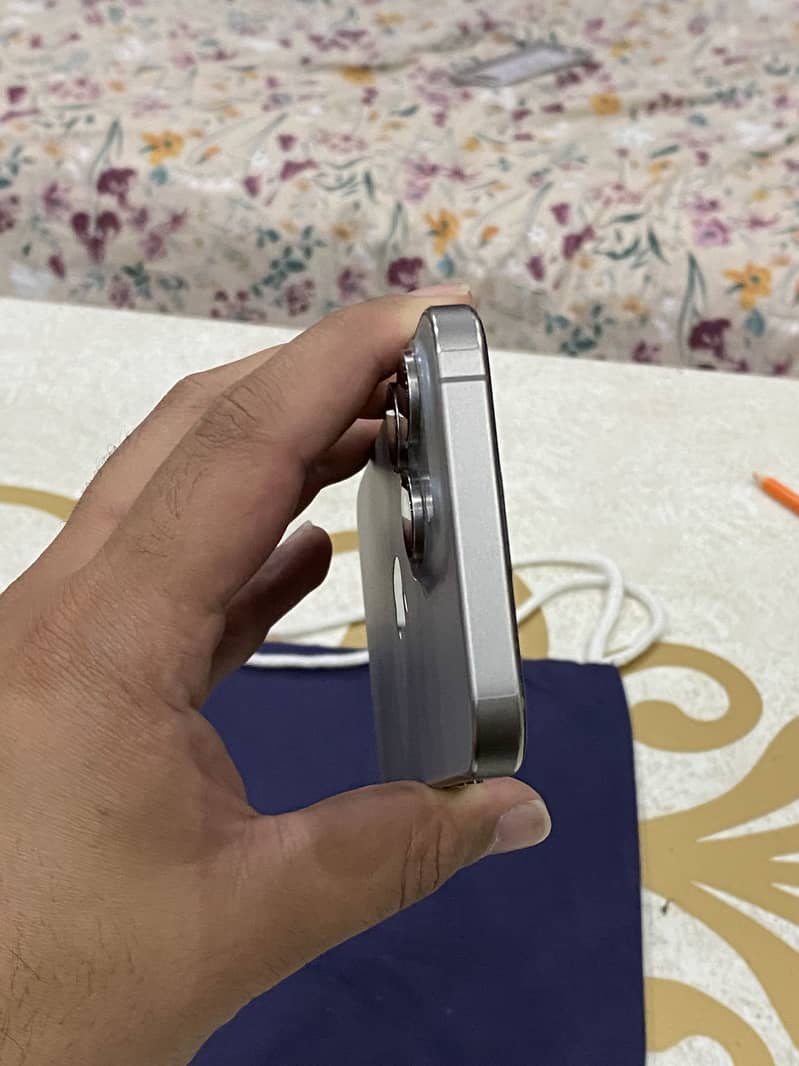 Apple iPhone 15 Pro Max 1