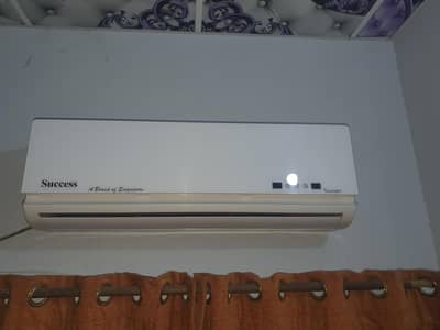 good condition japani  inverter  low electricity cost five season used