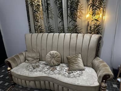 5 seater sofa slightly used