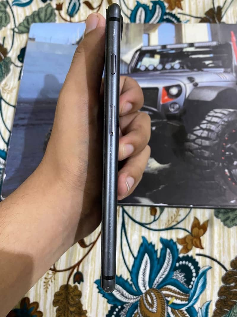 Apple iPhone 8 Plus 1