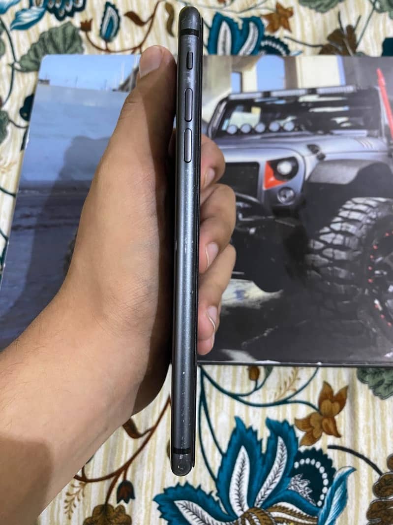 Apple iPhone 8 Plus 4