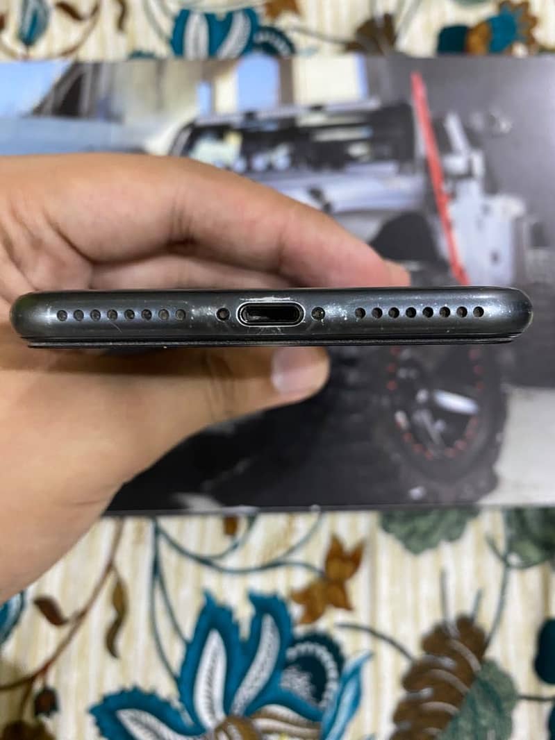 Apple iPhone 8 Plus 5