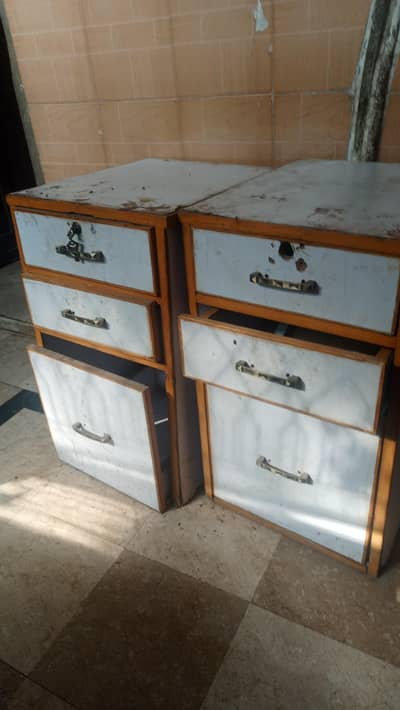 Set of wooden drawers cabinet