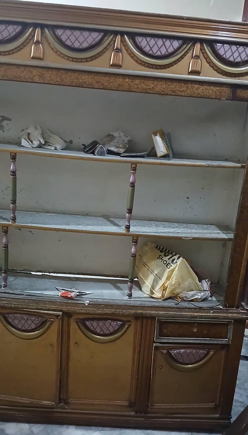 فرنیچر بیڈ ڈریسنگ  سایڈ ٹیبل برتن والی الماری موجود ہیں 6