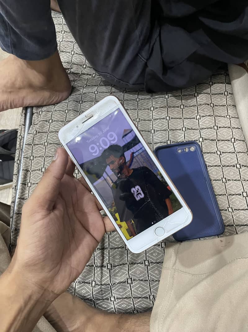 Apple iPhone 8 Plus 1