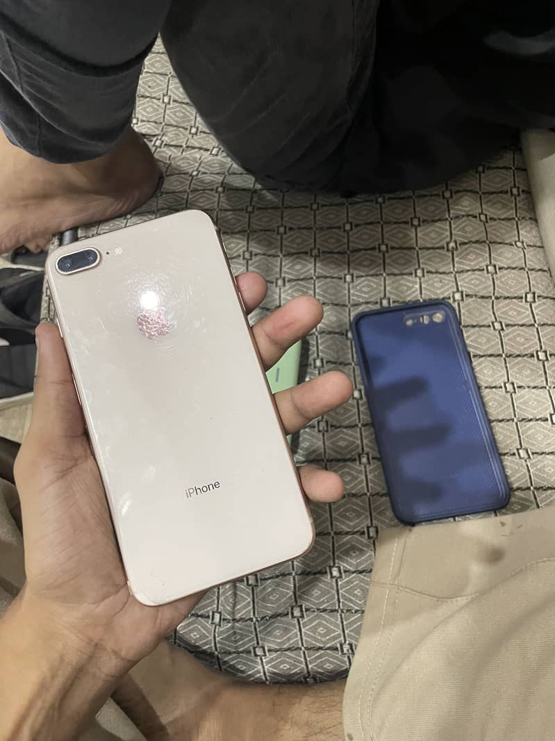 Apple iPhone 8 Plus 2