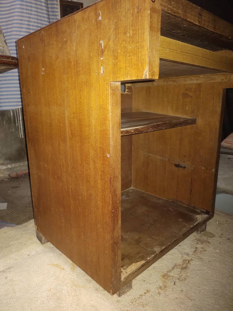 COMPUTER TABLE 0
